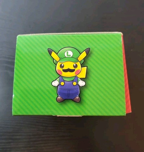 Pokemon Center Japonés Exclusivo Luigi Pikachu Caja Mangas Deckbox - Imagen 19 de 21