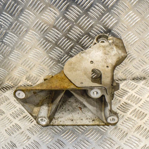 BMW 3 E90 325i Right Side Engine Bracket 6765004 160kw N52B25A 2008 - Picture 3 of 6