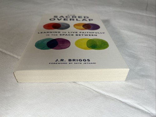 The Sacred Overlap: Learning to Live Faithfully by J. R. Briggs New Softcover - Imagen 2 de 4