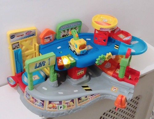 Remolque de garaje VTech 512703 Toot Toot Drivers para remolque y remolque - Imagen 2 de 8