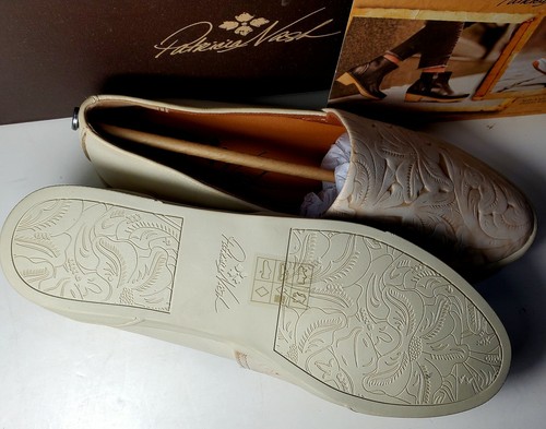 $99 Patricia Nash Lola Tooled Ivory Leather slip on Womens 6 NEW - Picture 6 of 11