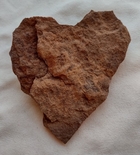 Heart Stone Natural Heart Shaped Rock Table Home Décor Love Gift Garden Zen R42 - Picture 1 of 4