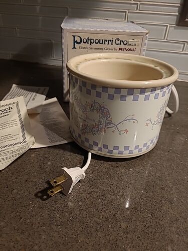 Vintage Rival Potpourri Mini Crock Pot Blue Heart Country Cottage Floral #3206 - Picture 3 of 8