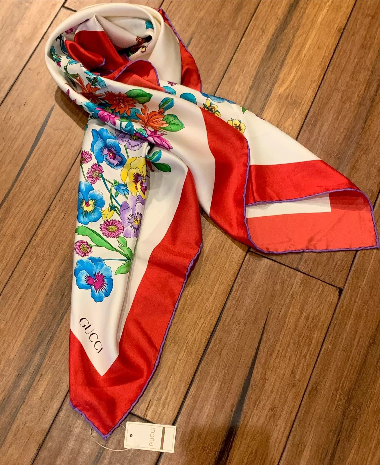 Echarpe en soie fleurie/papillons GUCCI NEUF AVEC ÉTIQUETTE   Made in Italy ~ Magnifique !