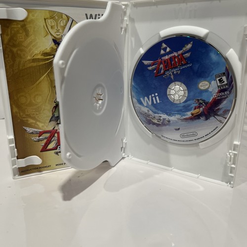 The Legend of Zelda: Skyward Sword (Nintendo Wii, 2011) CIB w/Bonus Music CD - Picture 4 of 4
