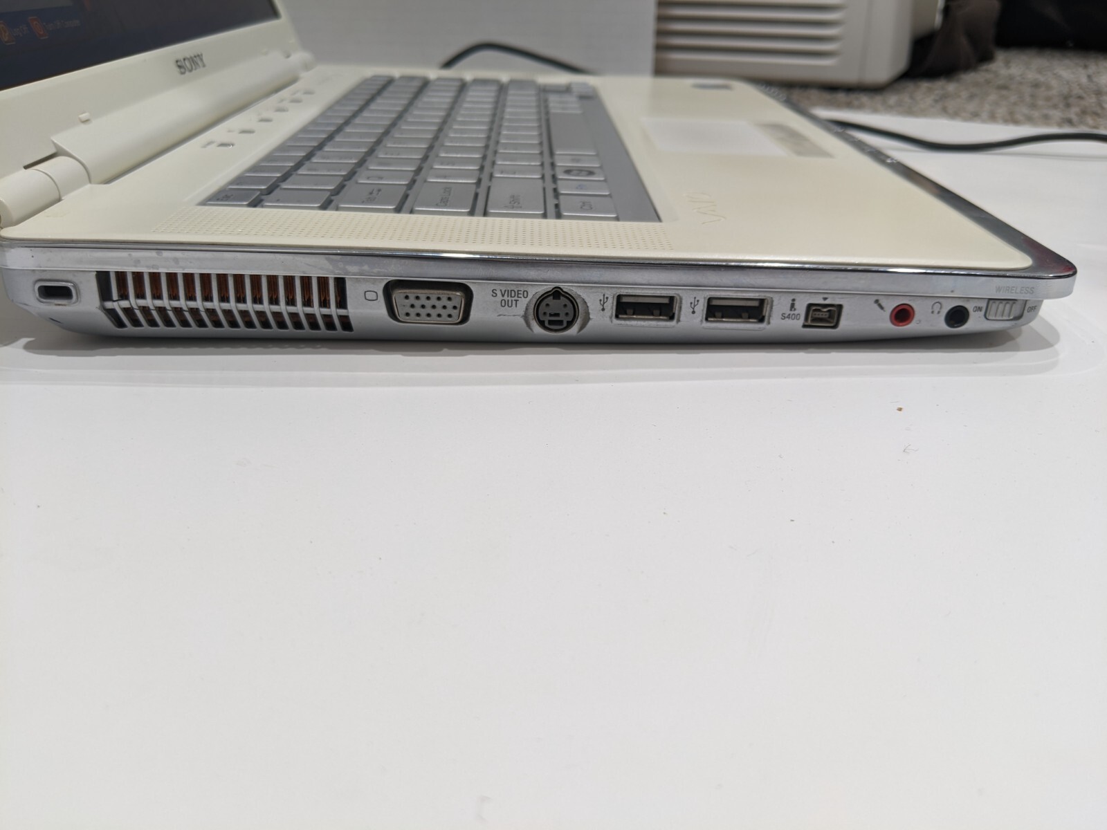 Sony Vaio PCG-5K1L Laptop Notebook - Windows XP 4GB RAM, 320GB HDD 2.4GHZ - Picture 6 of 8