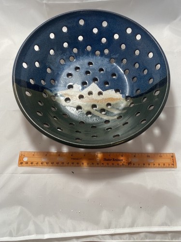 blue pottery  with mountains fruit bowl - Picture 2 of 2