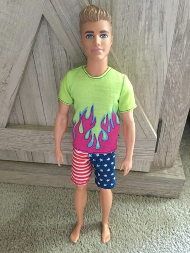 2020 Mattel Barbie Ken Water Play #GHW43 Ken Barbie Puppe Americana Shorts