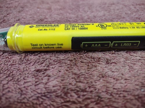 GreenLee #1112 No-Contact Voltage Detector w/ Flashlight Tick Tester - Picture 4 of 5
