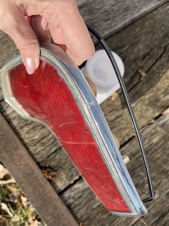 Luz trasera izquierda Plymouth Cricket 1974 1975 OEM 74 75 Foto 4 de 4