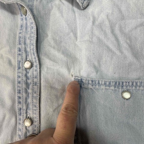 Vintage Levis Denim Pearl Snap Shirt Womens Medium Classic Workwear - Picture 9 of 16