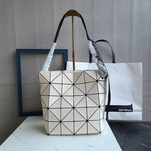 BAO BAO ISSEY MIYAKE Ivory Shoulder Bag Zipper Closure Outlet Products NWT - Picture 1 of 6