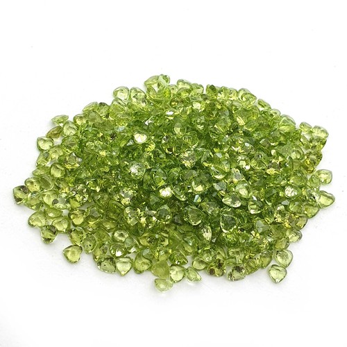 Natural Peridot Heart Cut Loose Gemstone Lot 4 MM 40 CT 156 Pcs - Picture 2 of 4