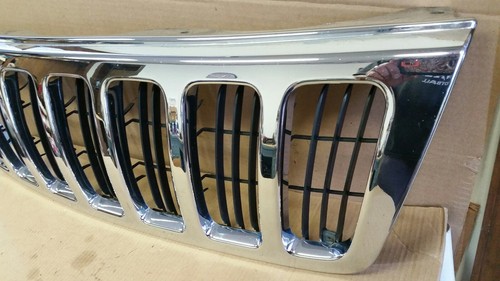 1999 2000 2001 2002 2003 JEEP GRAND CHEROKEE GRILLE CHROME  - Picture 2 of 5