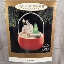 Hallmark Christmas Ornament 1995 JUMPING FOR JOY Magic Light&Motion Tested Works