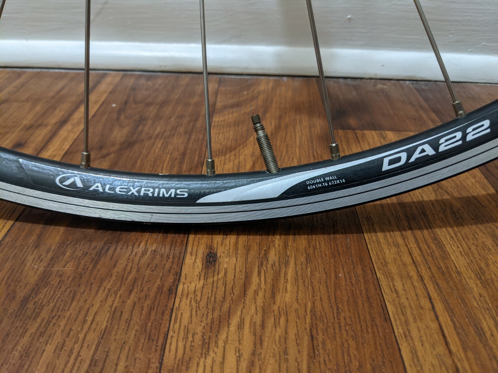 送料関税無料】 TNI ティーエヌアイ AL22 アルミリム WO 700C クリンチャー シルバー TNI ティーエヌアイ AL22 クリンチャーリム シルバー 銀 自転車パーツ サイクルパーツ