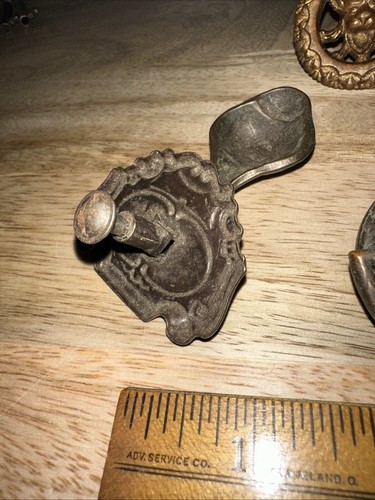 Maniglie estraibili 4 cassetti vecchi tiranti vari disegni! Bella patina! Latta ottone bello! - Foto 8 di 18