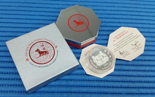 1994 Singapore $10 Lunar Dog Silver Piedfort Proof Coin with Box and Certificate - Picture 2 of 2