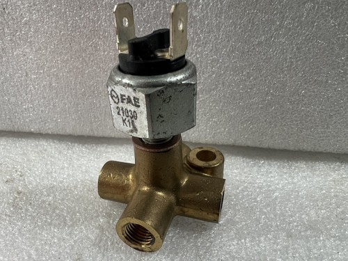 Interruptor tubo de freno de latón Land Rover serie 2 2a 5 vías plus 279412 17H7108/21b291 - Imagen 1 de 5