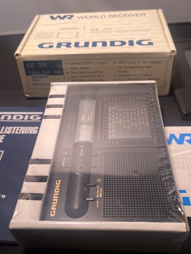 SEALED Grundig RK 709 World Receiver 12 Band Travel Radio Clock Alarm - Zdjęcie 3 z 8