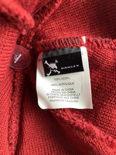 Oakley Bark Ski Snowboard Hat Beanie Red Night 2 Layers Fabric for Warmth Flaw - Picture 5 of 7