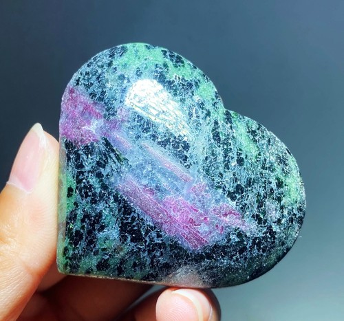 Natural Red/Green Ruby Epidote Quartz Heart Glow Under UV Light C410 - Picture 8 of 8