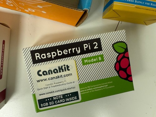 CanaKit Raspberry Pi 2 Complete Starter Kit with Wifi Adapter (Black Case) - Afbeelding 8 van 12