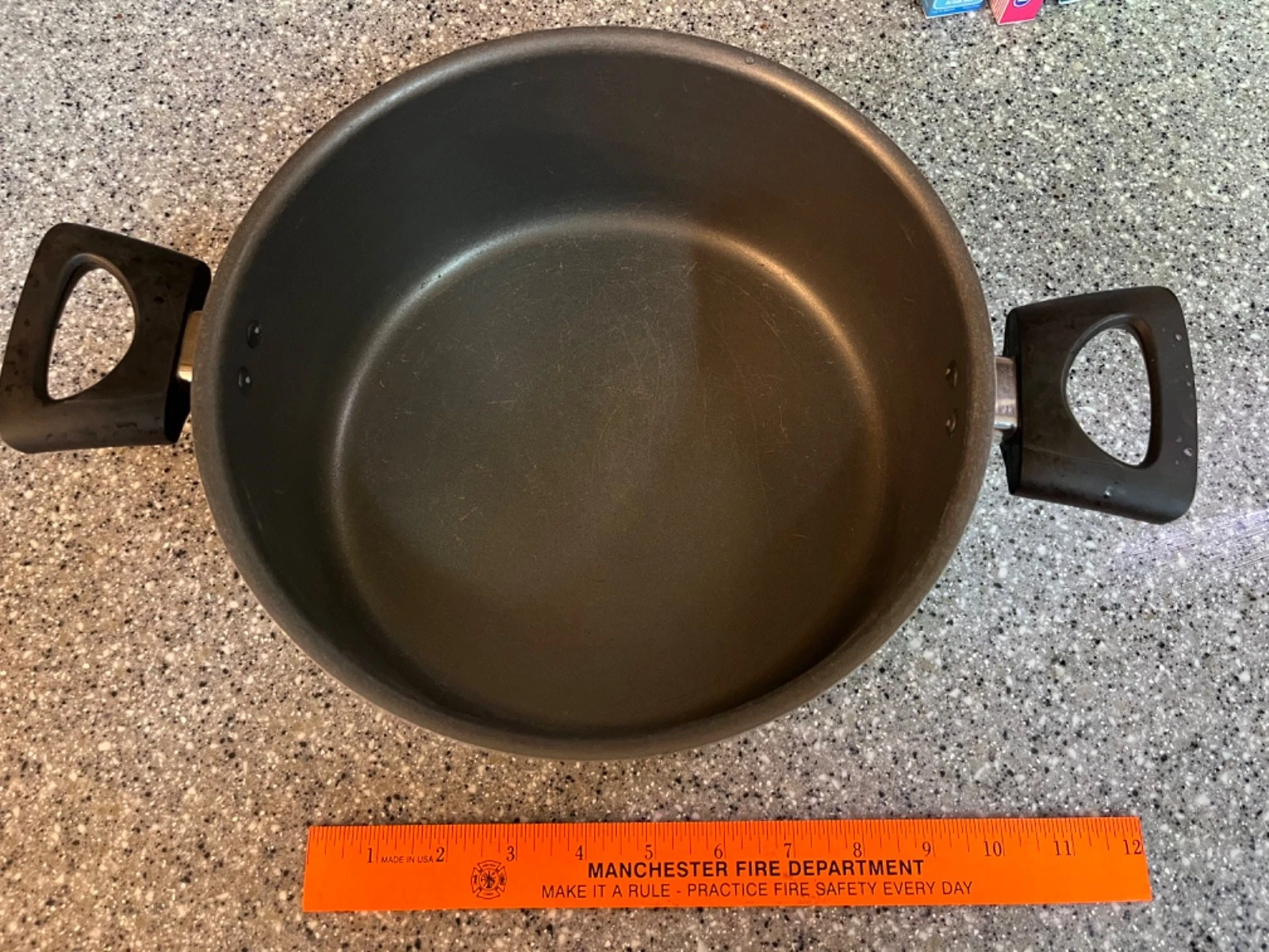 One gallon cook pot with glass lid