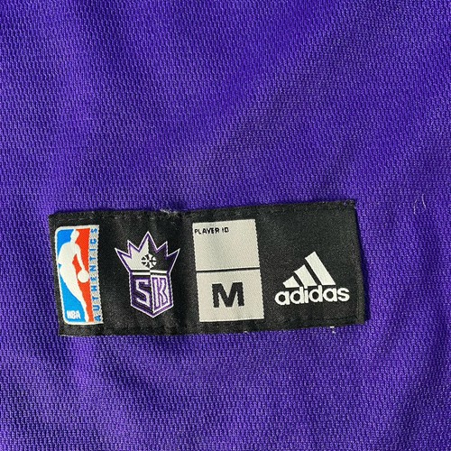 Camiseta Adidas NBA SWINGMAN Sacramento Kings Tyreke Evans #13 púrpura M nueva con etiquetas - Imagen 4 de 7