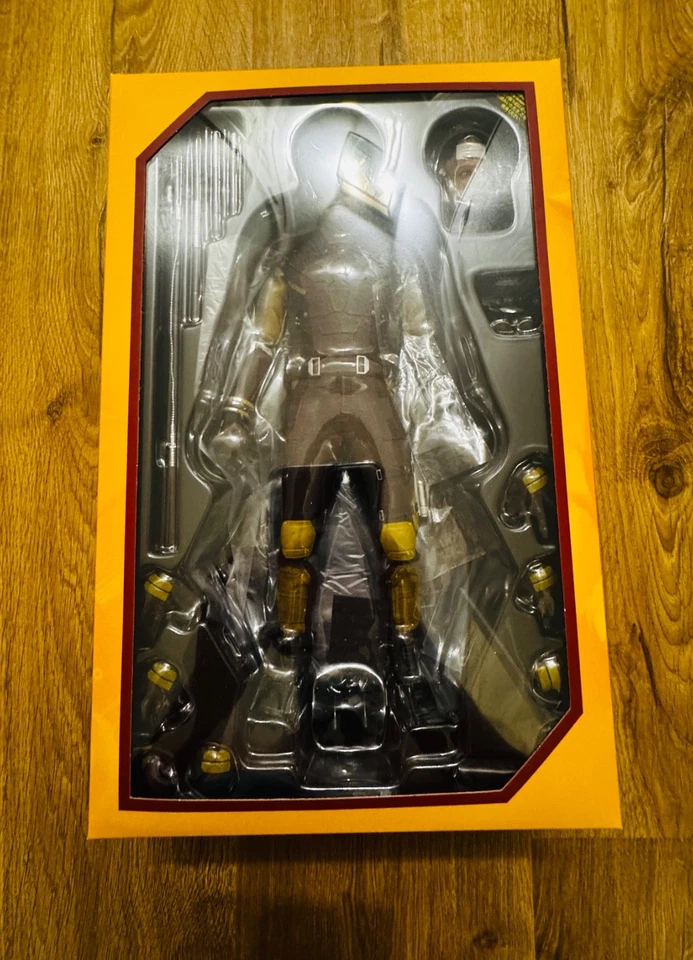 Hot Toys TMS096 Daredevil From She Hulk 1/6 Figure - Image 3 of 4