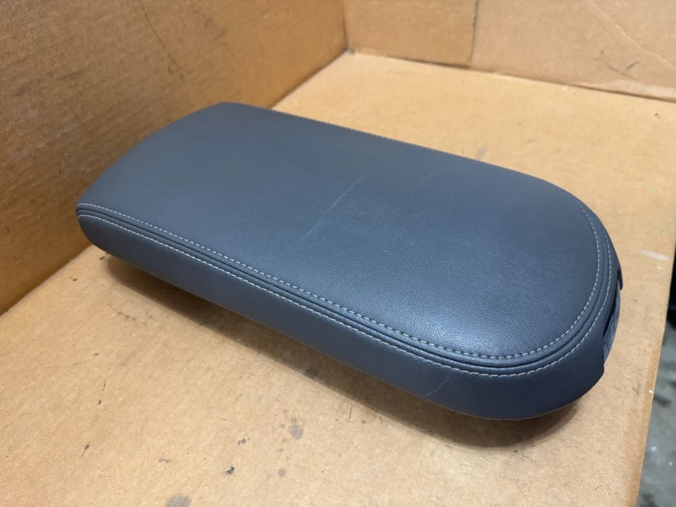 2008 2009 Mercury Sable Center Console Gray Leather Armrest Top Lid Storage OEM - Image 2 of 4