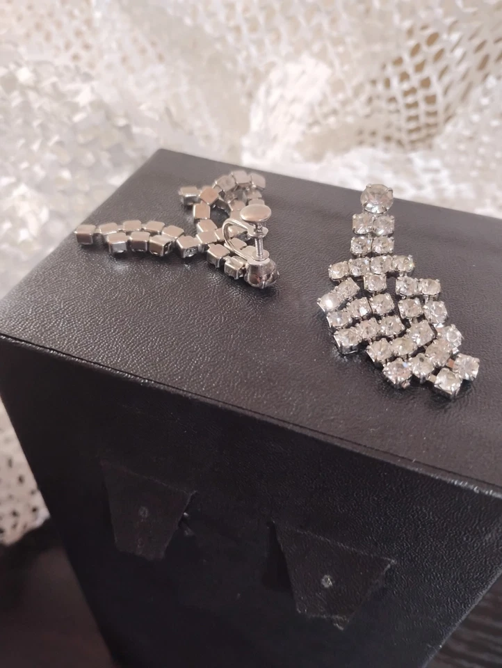 Pendientes colgantes de diamantes color oro blanco disfraz Art Deco Foto 2 de 4