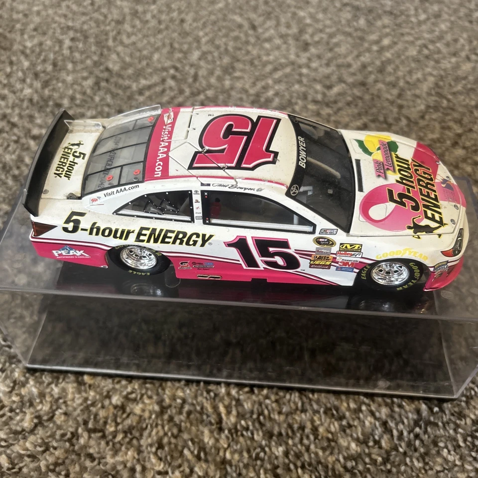 2014 Clint Bowyer #15 5 小时能量粉红色柠檬水 1: 24 Lionel Nascar 压铸 — 第 2/4 张图片
