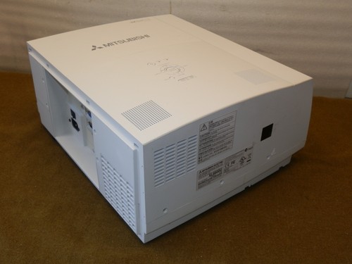 Mitsubishi XL6600U Commercial Projector 6000 Lumens - Picture 4 of 9