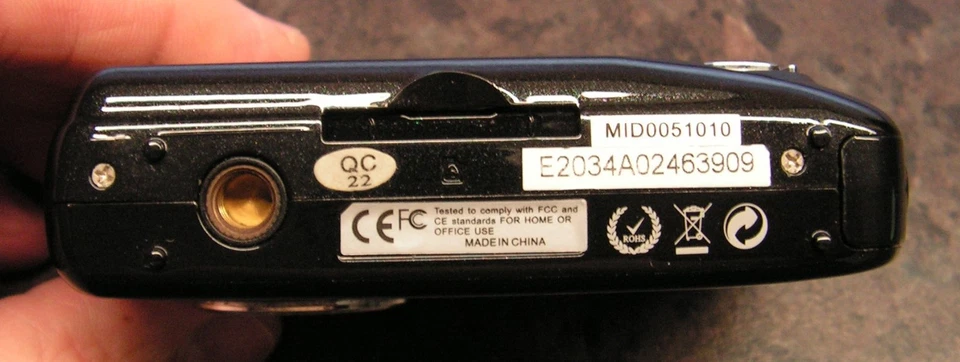 VIVITAR VIVICAM 7024 DIGITAL CAMERA - 7.1MP SD AAA Batteries - Fully Working - Image 3 of 4