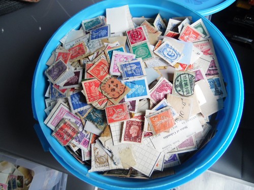 tub of world vintage clippings mix on paper - Picture 5 of 6