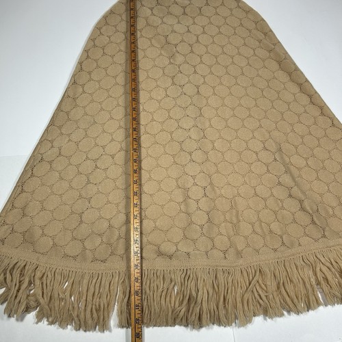 Poncho boho tejido tostado vintage años 70 para mujer capa botón brazos agujeros talla única flecos - Imagen 8 de 8