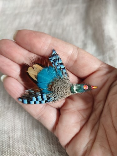 Vintage Real Scottish Plume Feather Bird Pin Brooch Hand Painted Scotland - Picture 3 of 6