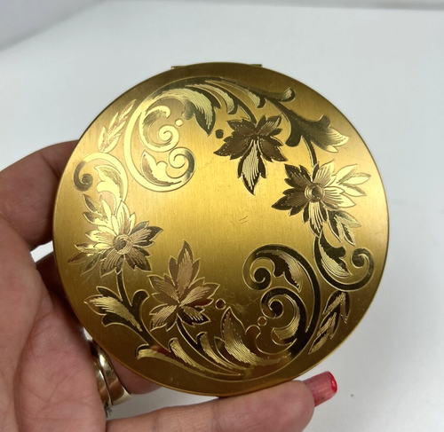 MAKEUP COMPACT NO MIRROR VINTAGE ELGIN AMERICAN 3.5" FLORAL ETCHED GOLD - Picture 2 of 9