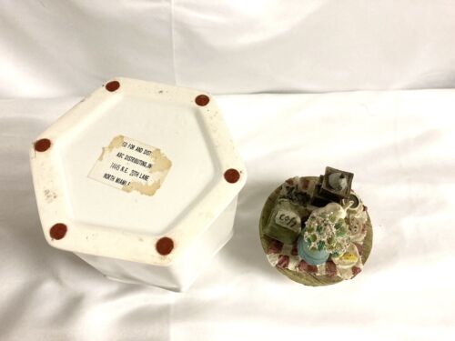 Ceramic White Canister Jar w/Resin 3D Lid Country Kitchen Cylinder Replacement - Picture 3 of 6
