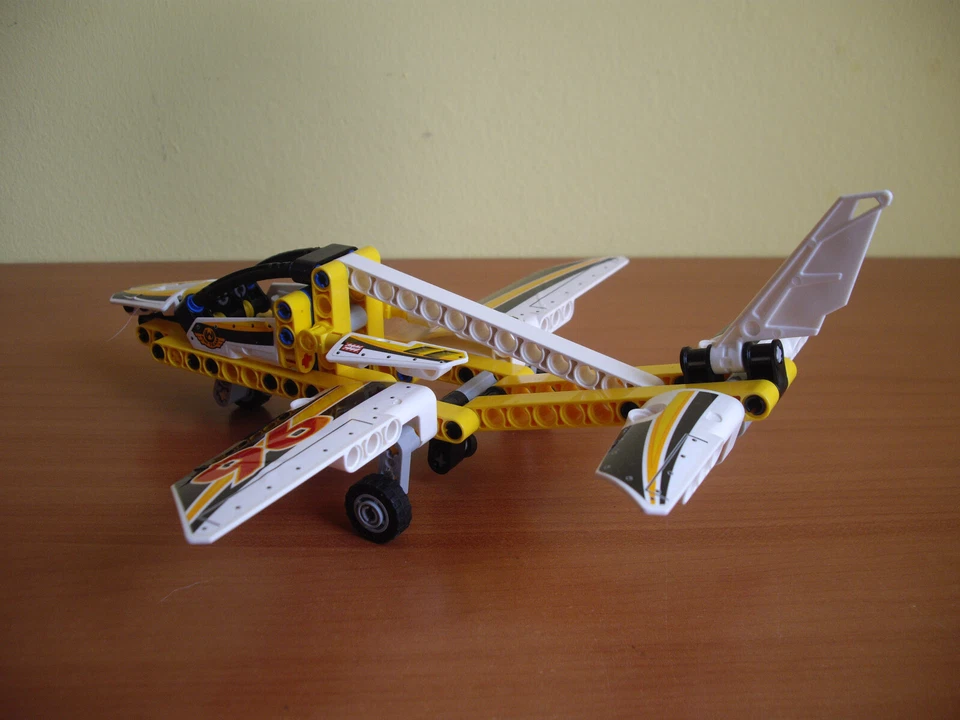 LEGO Technic 42044 Display Team Jet, foto 4 de 5