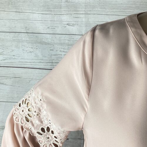 LOFT Bluse klein hellrosa lange Puffärmel bestickt Blumen Ösen Akzent - Bild 3 von 12