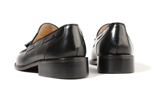 Mocasines sin cordones Firenze Atelier para hombre de cuero negro con delantal punta borla - Imagen 4 de 13