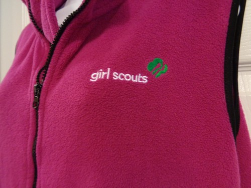 Girl Scouts Women's Fleece Vest Size 2X Magenta Full Zip - Picture 3 of 4