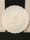 VINTAGE IMPERIAL GLASS EMBOSSED MUM FLORAL BISQUE MILK GLASS PLATE 10-1/4 SIGNED