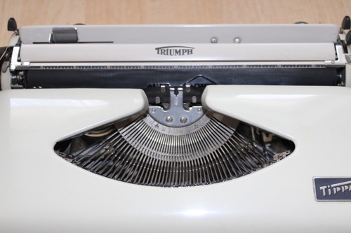 Vintage Schreibmaschine TRIUMPH Tippa 1 alt Rarität - Bild 2 von 12