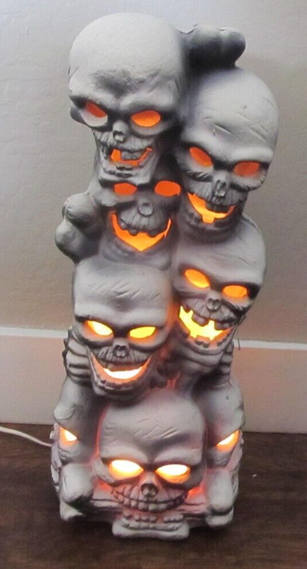 18" Trendmasters Stacked Totem Pole Skull Lighted Halloween Skeleton Blow Mold