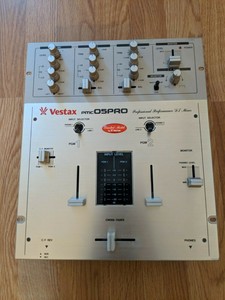 Vestax-05-Pro-Q-Bert-Gold-Limited-Edition-DJ-Mixer