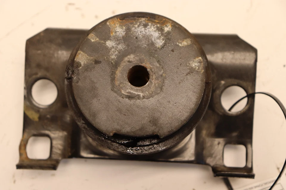 Nissan NV1500 NV2500 NV3500 2012-2021 4,0 L motor izquierdo montaje soporte OEM Foto 2 de 4