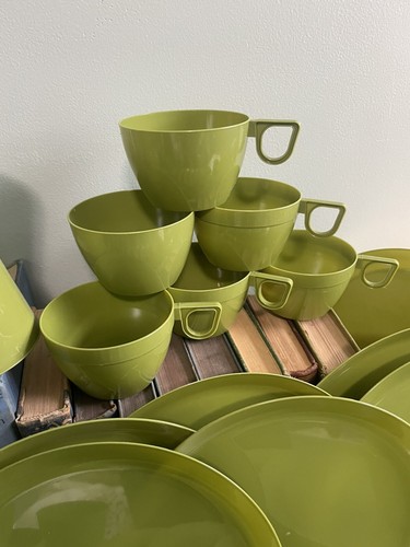 Vintage Avocado Green Picnic Set Retro 46 Piece Set. See Description Of Plates. - Picture 6 of 18